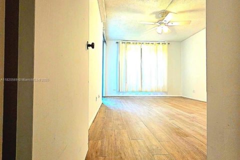 Condominio en venta en Lauderhill, Florida, 2 dormitorios, 106.84 m2 № 2034622 - foto 19