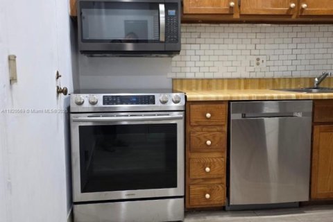 Condominio en venta en Lauderhill, Florida, 2 dormitorios, 106.84 m2 № 2034622 - foto 11