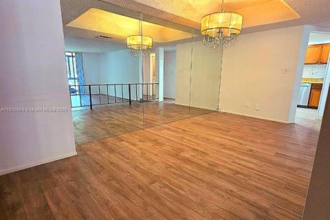 Condominio en venta en Lauderhill, Florida, 2 dormitorios, 106.84 m2 № 2034622 - foto 7
