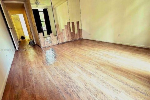 Condominio en venta en Lauderhill, Florida, 2 dormitorios, 106.84 m2 № 2034622 - foto 4