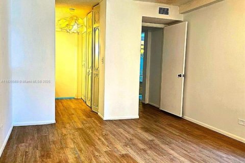 Condominio en venta en Lauderhill, Florida, 2 dormitorios, 106.84 m2 № 2034622 - foto 17