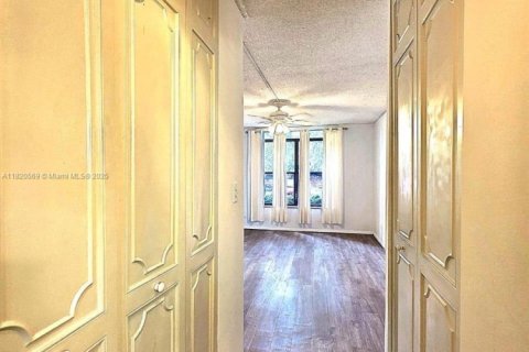 Condominio en venta en Lauderhill, Florida, 2 dormitorios, 106.84 m2 № 2034622 - foto 13