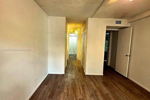 Condominio en venta en Lauderhill, Florida, 2 dormitorios, 106.84 m2 № 2034622 - foto 18