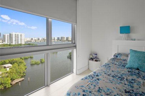Condo in North Miami Beach, Florida, 3 bedrooms  № 1693844 - photo 26