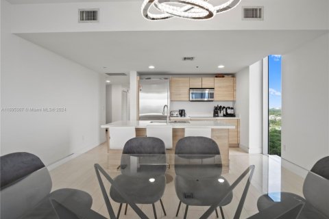 Condo in North Miami Beach, Florida, 3 bedrooms  № 1693844 - photo 11