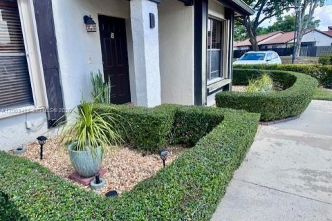 Townhouse in Miami, Florida 2 bedrooms, 102.19 sq.m. № 2066889 - photo 2