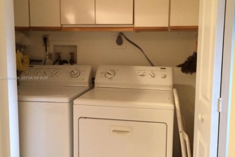 Townhouse in Miami, Florida 2 bedrooms, 102.19 sq.m. № 2066889 - photo 19