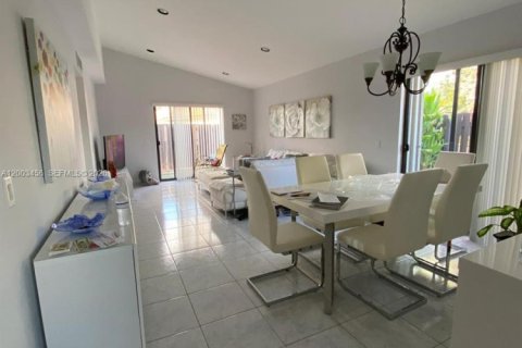 Townhouse in Miami, Florida 2 bedrooms, 102.19 sq.m. № 2066889 - photo 15