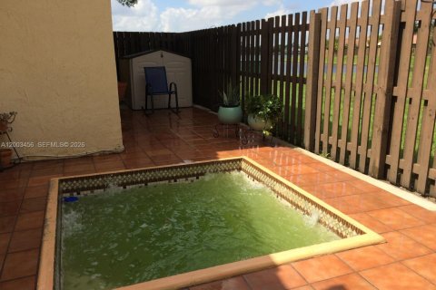 Townhouse in Miami, Florida 2 bedrooms, 102.19 sq.m. № 2066889 - photo 9