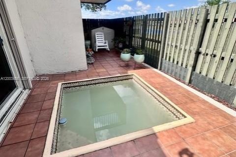 Townhouse in Miami, Florida 2 bedrooms, 102.19 sq.m. № 2066889 - photo 5