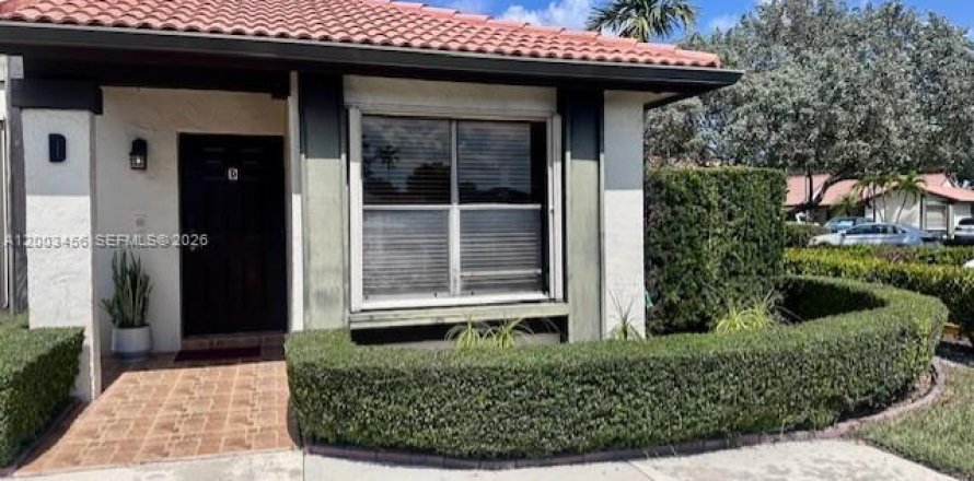 Townhouse in Miami, Florida 2 bedrooms, 102.19 sq.m. № 2066889