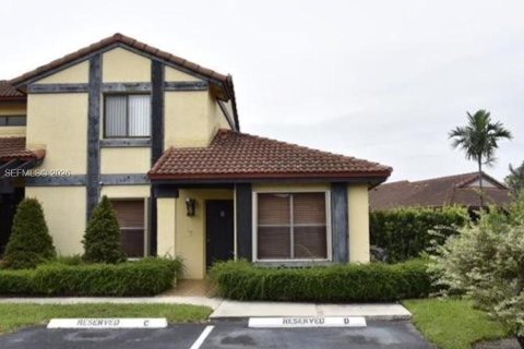 Townhouse in Miami, Florida 2 bedrooms, 102.19 sq.m. № 2066889 - photo 3