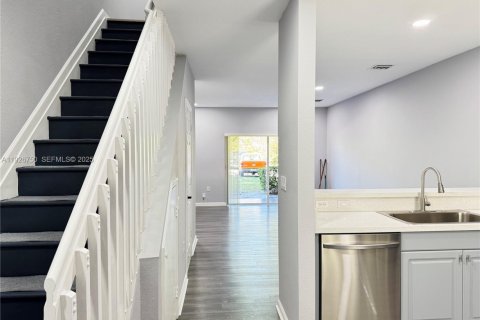 Condo in Miami Gardens, Florida, 2 bedrooms № 1988983 - photo 15