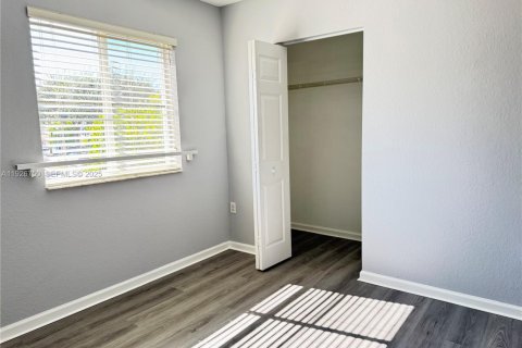 Condo in Miami Gardens, Florida, 2 bedrooms № 1988983 - photo 9