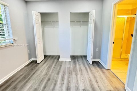 Condo in Miami Gardens, Florida, 2 bedrooms № 1988983 - photo 11