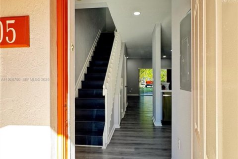 Condo in Miami Gardens, Florida, 2 bedrooms № 1988983 - photo 16