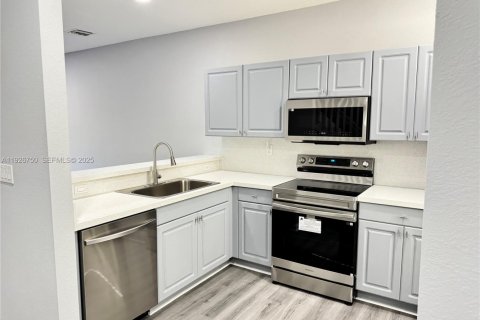 Condo in Miami Gardens, Florida, 2 bedrooms № 1988983 - photo 2