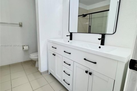 Condo in Miami Gardens, Florida, 2 bedrooms № 1988983 - photo 6