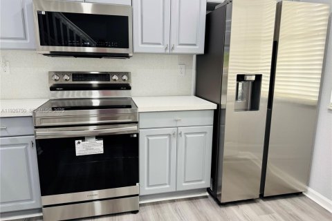 Condo in Miami Gardens, Florida, 2 bedrooms № 1988983 - photo 1