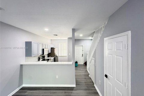 Condo in Miami Gardens, Florida, 2 bedrooms № 1988983 - photo 3