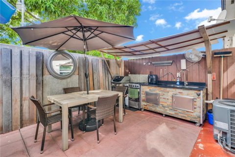 Купить кондоминиум в Майами, Флорида 2 спальни, 107.77м2, № 1983965 - фото 16