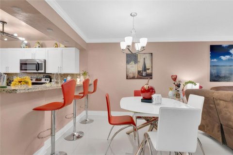 Купить кондоминиум в Майами, Флорида 2 спальни, 107.77м2, № 1983965 - фото 7