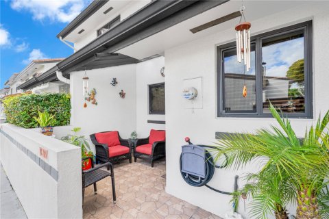 Купить кондоминиум в Майами, Флорида 2 спальни, 107.77м2, № 1983965 - фото 2