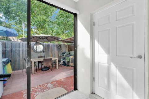 Купить кондоминиум в Майами, Флорида 2 спальни, 107.77м2, № 1983965 - фото 14