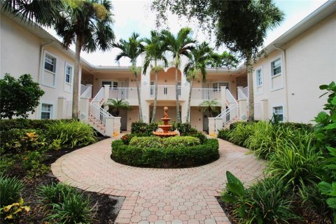 Condominio en alquiler en Sarasota, Florida, 2 dormitorios, 99.22 m2 № 1881226 - foto 1