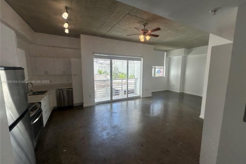 Condominio en alquiler en Miami, Florida, 1 dormitorio, 57.6 m2 № 1951062 - foto 1
