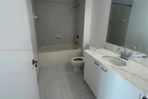 Condominio en alquiler en Miami, Florida, 1 dormitorio, 57.6 m2 № 1951062 - foto 3