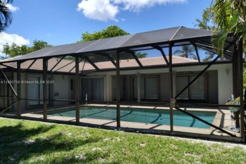 House in Coral Springs, Florida 4 bedrooms, 222.59 sq.m. № 1889361 - photo 3