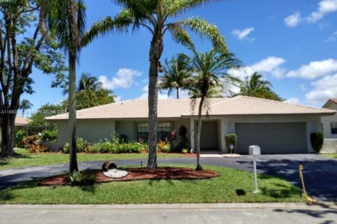 House in Coral Springs, Florida 4 bedrooms, 222.59 sq.m. № 1889361 - photo 1