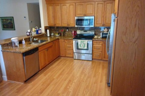 House in Coral Springs, Florida 4 bedrooms, 222.59 sq.m. № 1889361 - photo 5