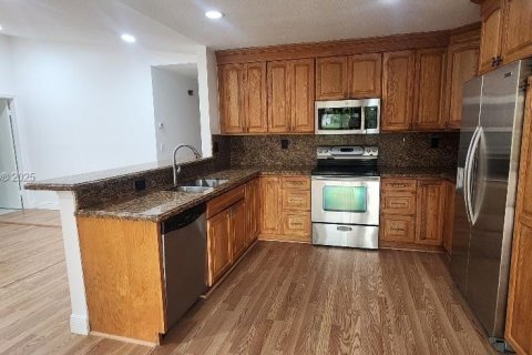 House in Coral Springs, Florida 4 bedrooms, 222.59 sq.m. № 1889361 - photo 19