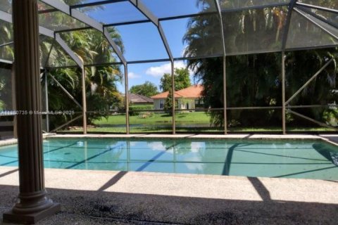 House in Coral Springs, Florida 4 bedrooms, 222.59 sq.m. № 1889361 - photo 8