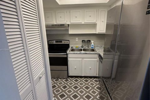Condominio en venta en Fort Lauderdale, Florida, 1 dormitorio, 57.6 m2 № 1937803 - foto 1
