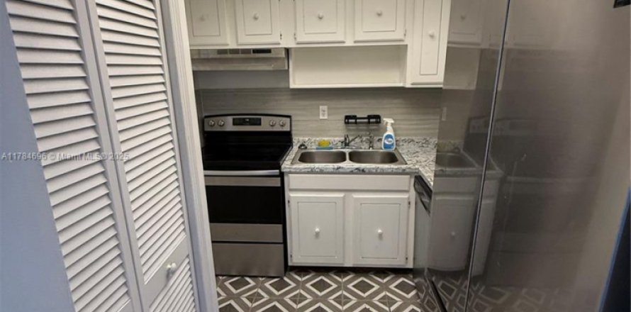 Condominio en Fort Lauderdale, Florida, 1 dormitorio  № 1937803