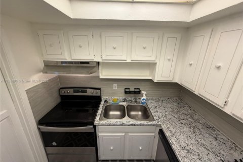 Condominio en venta en Fort Lauderdale, Florida, 1 dormitorio, 57.6 m2 № 1937803 - foto 2