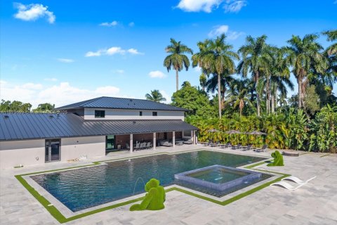 Снять в аренду виллу или дом в Майами, Флорида 6 спален, 494.61м2, № 2034522 - фото 5