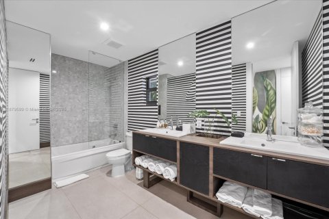 Снять в аренду виллу или дом в Майами, Флорида 6 спален, 494.61м2, № 2034522 - фото 26