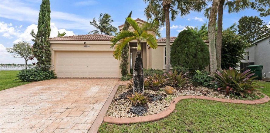 Дом в Мирамар, Флорида 3 спальни, 159.51м2 № 1944292