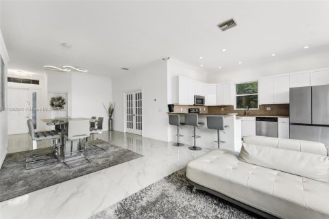 Купить виллу или дом в Мирамар, Флорида 3 спальни, 159.51м2, № 1944292 - фото 15