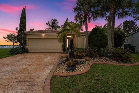 Купить виллу или дом в Мирамар, Флорида 3 спальни, 159.51м2, № 1944292 - фото 2