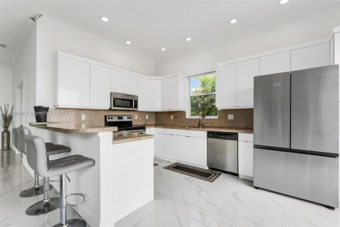 Купить виллу или дом в Мирамар, Флорида 3 спальни, 159.51м2, № 1944292 - фото 19