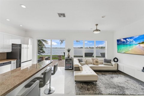 Купить виллу или дом в Мирамар, Флорида 3 спальни, 159.51м2, № 1944292 - фото 16