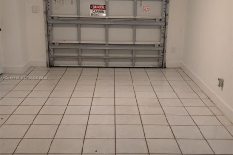 Villa ou maison à vendre à Hialeah, Floride: 3 chambres, 98.1 m2 № 2077723 - photo 11