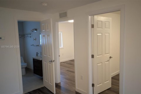 Villa ou maison à vendre à Hialeah, Floride: 3 chambres, 98.1 m2 № 2077723 - photo 4