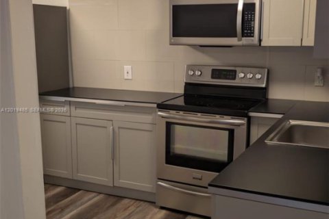Villa ou maison à vendre à Hialeah, Floride: 3 chambres, 98.1 m2 № 2077723 - photo 6