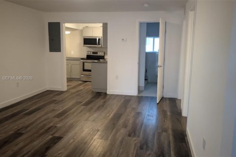 Villa ou maison à vendre à Hialeah, Floride: 3 chambres, 98.1 m2 № 2077723 - photo 9